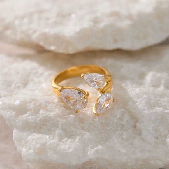 Size 8 | 18K Gold Plated Teardrop CZ Ring - Picture 4 of 8